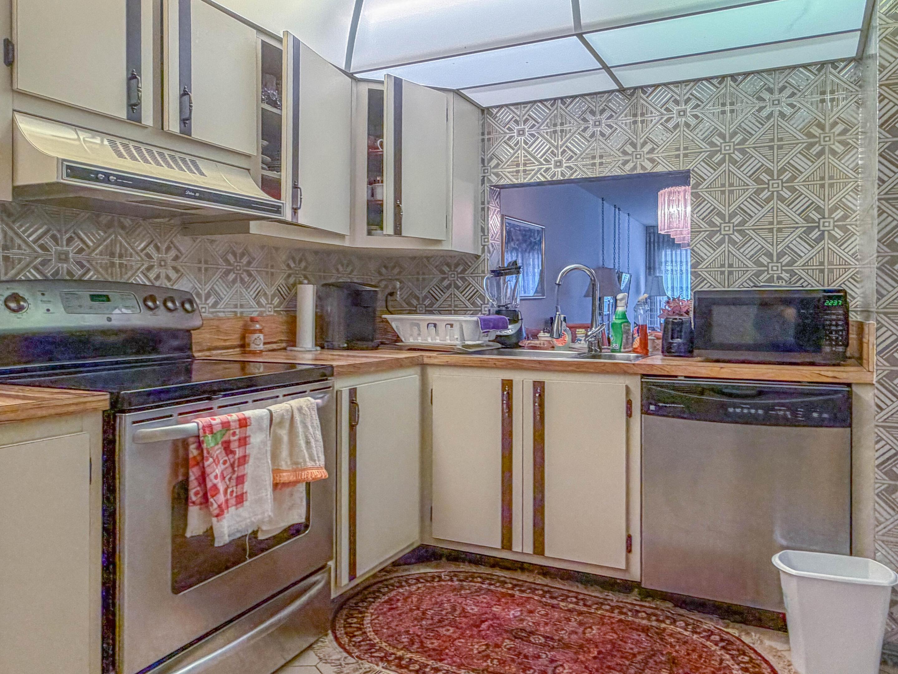 18TH HOLE - Residential