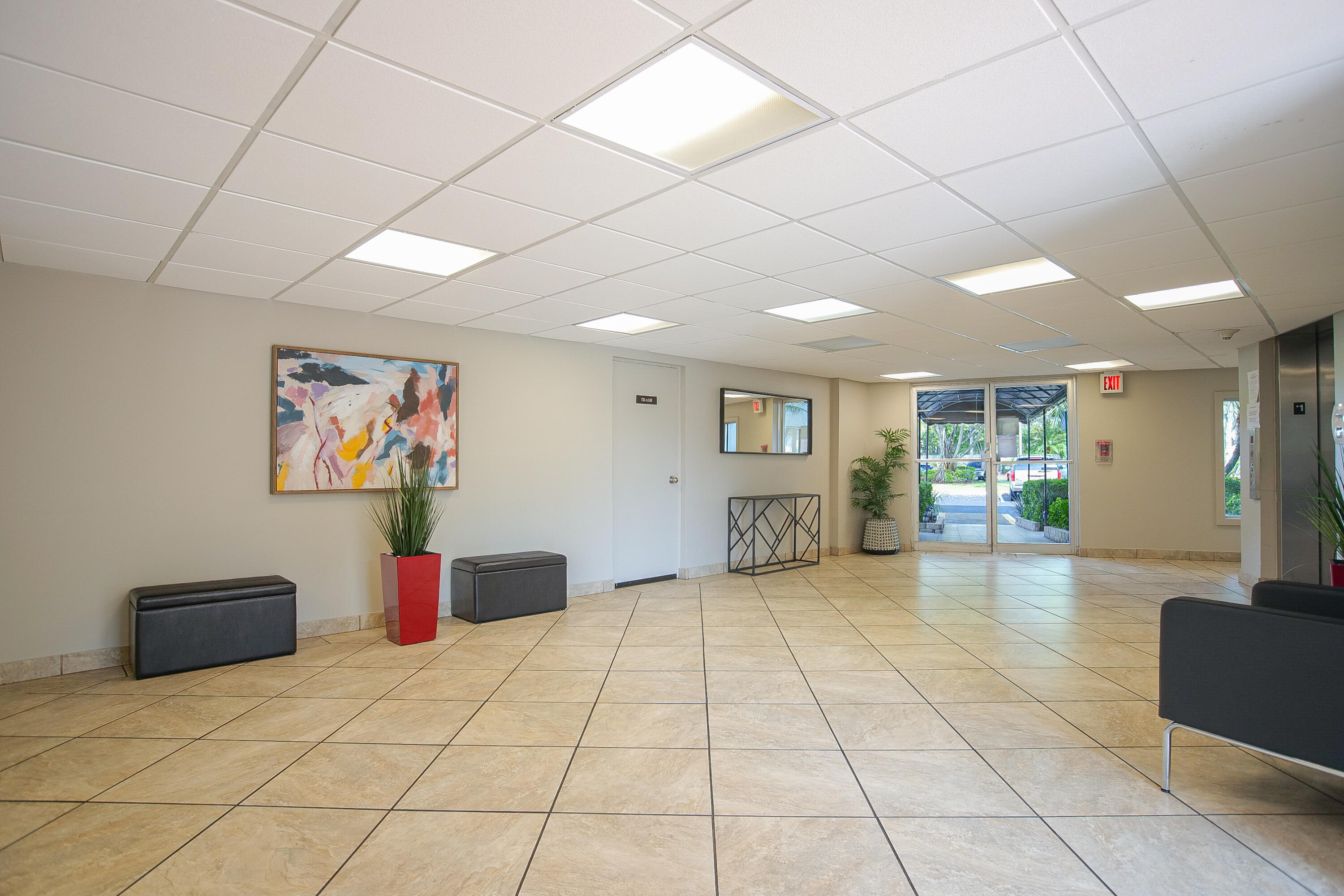 18TH HOLE - Residential