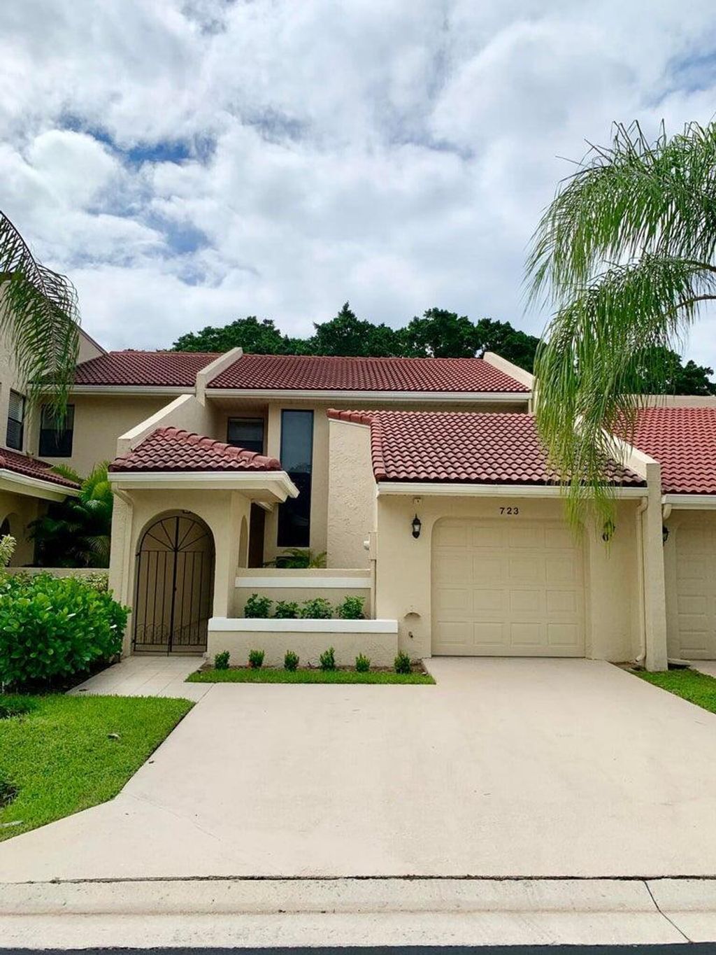 Photo of 723 Windermere Way, Palm Beach Gardens, FL 33418 (MLS # R11139059)