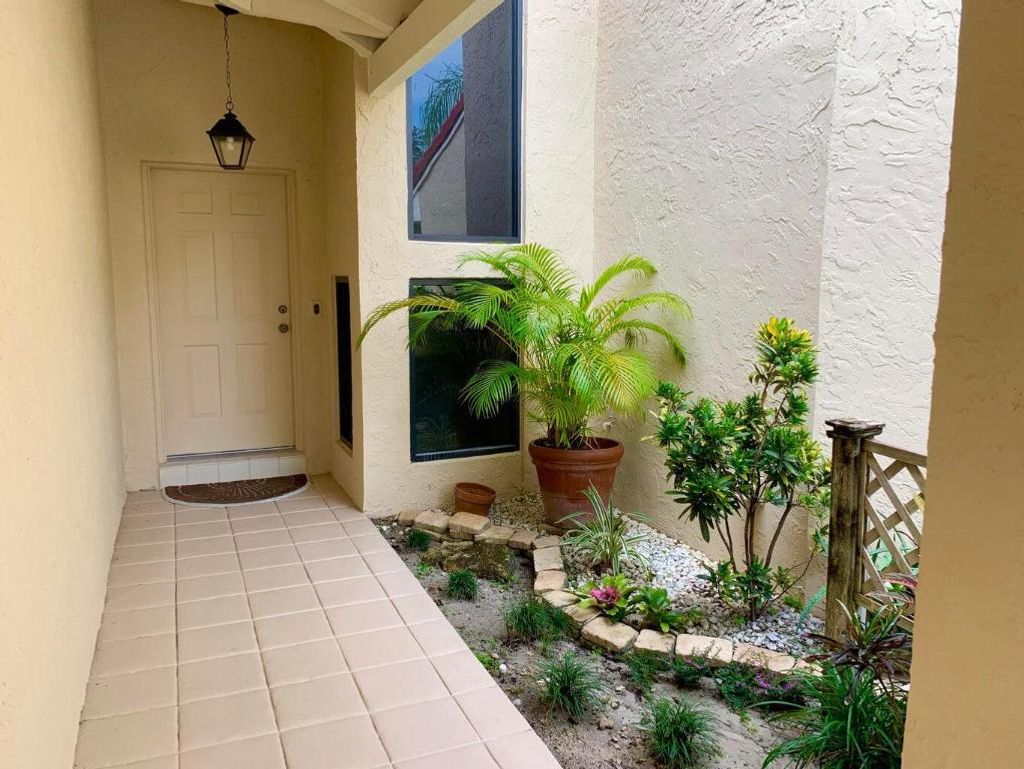Photo of 723 Windermere Way, Palm Beach Gardens, FL 33418 (MLS # R11139059)