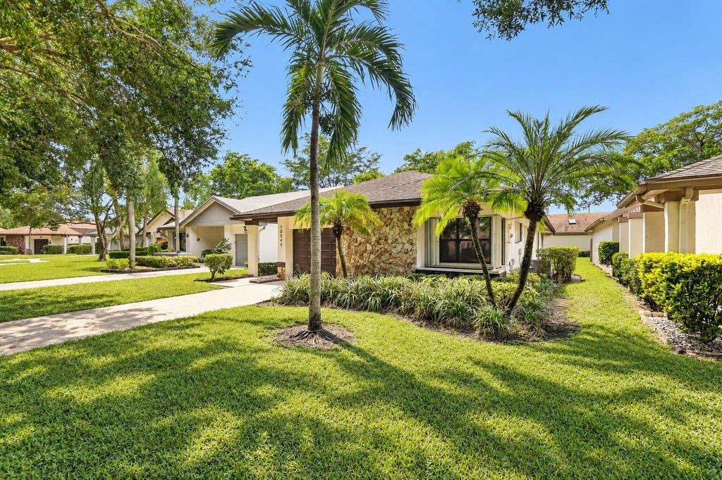 Photo of 10549 Fern Tree Way, Boynton Beach, FL 33436 (MLS # B26079729)