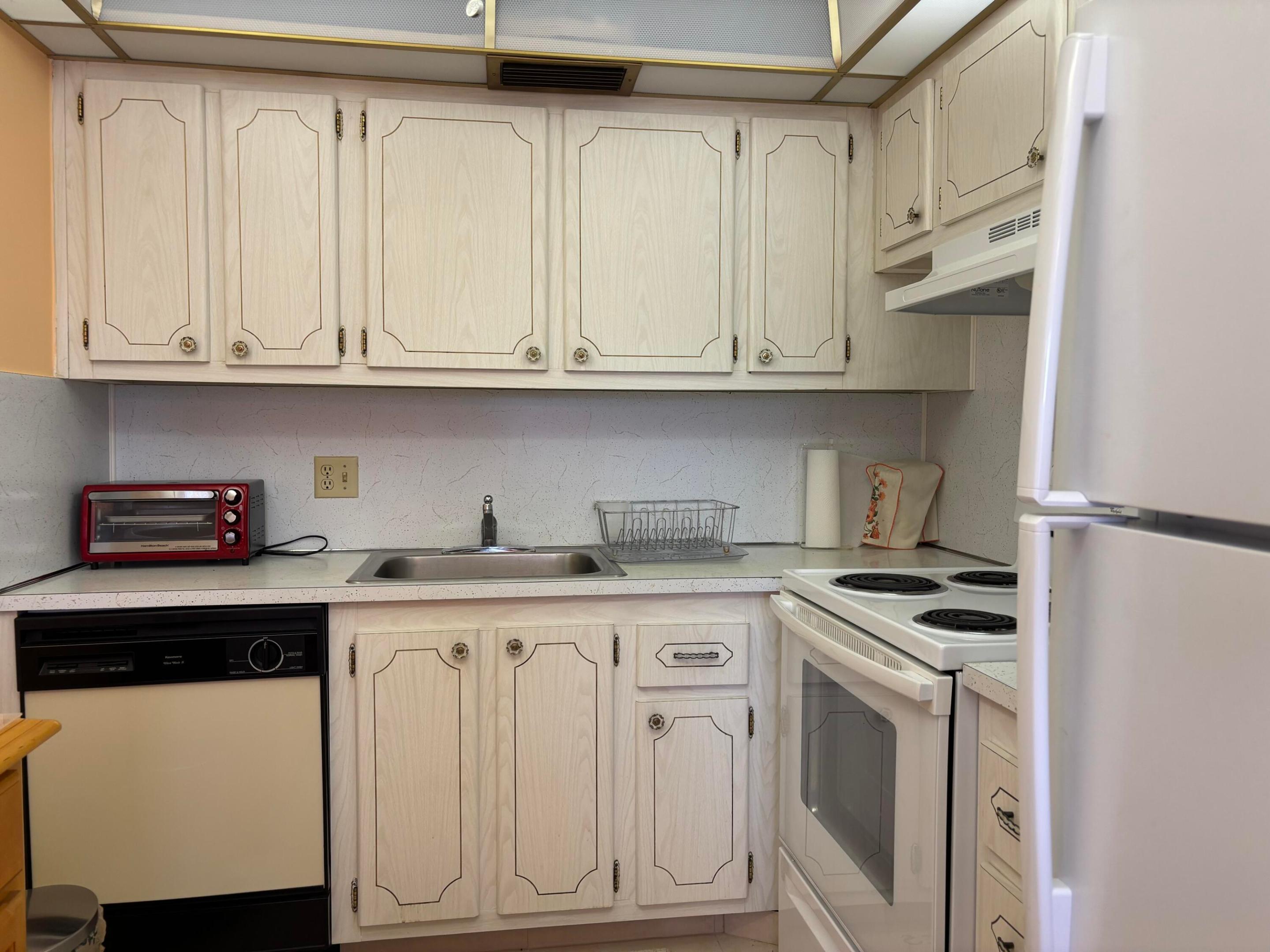 CAMDEN CONDOS - Residential Lease