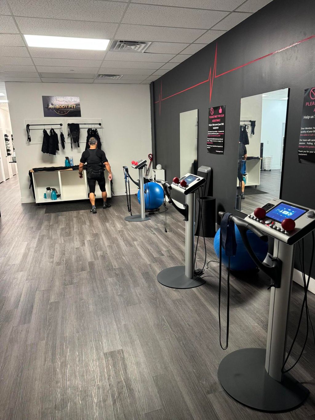 Photo of 98 Indian Trace, Weston, FL 33326 (MLS # R11170033)