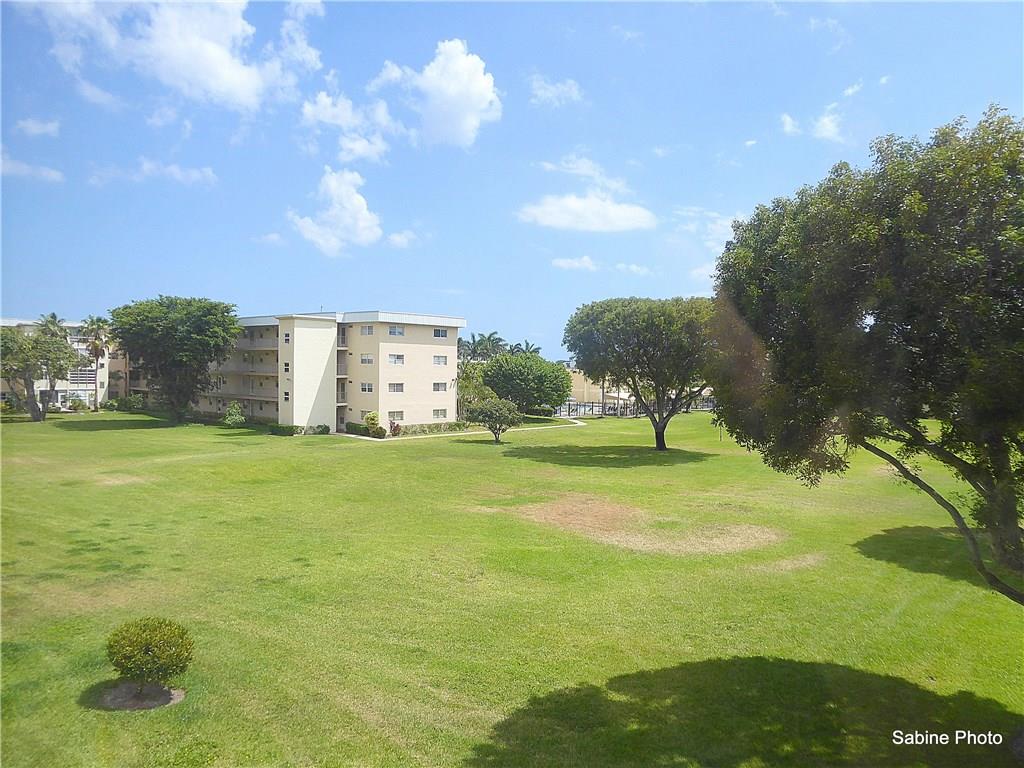 VILLAGE ROYALE EMERALD GR - Residential