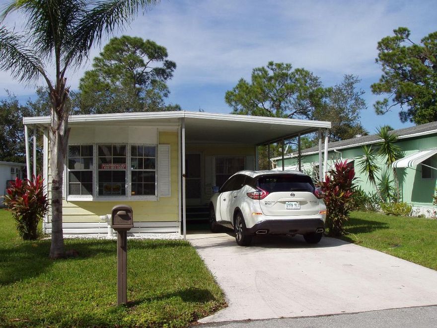 GORGEOUS WATERFRONT PROPERTY ON THE NORTH BRANCH OF THE ST LUCIE RIVER, OCEAN ACCESS. FULLY FURNISHED .NICELY TREED LOT FOR RELAXING OR FISHING IN THE SUMMER SHADE.RETIREMENT COMMUNITY OVER 55 WITH MANY ACTIVITIES, FREE GOLF ,WALK TO BOAT LAUNCH ,CLUBHOUSE , POOL, TENNIS COURT ETC