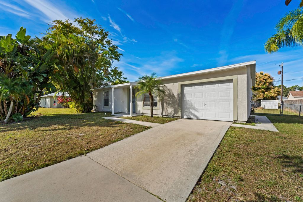 Photo of 307 SE Husted Terrace, Port Saint Lucie, FL 34983 (MLS # R11151203)
