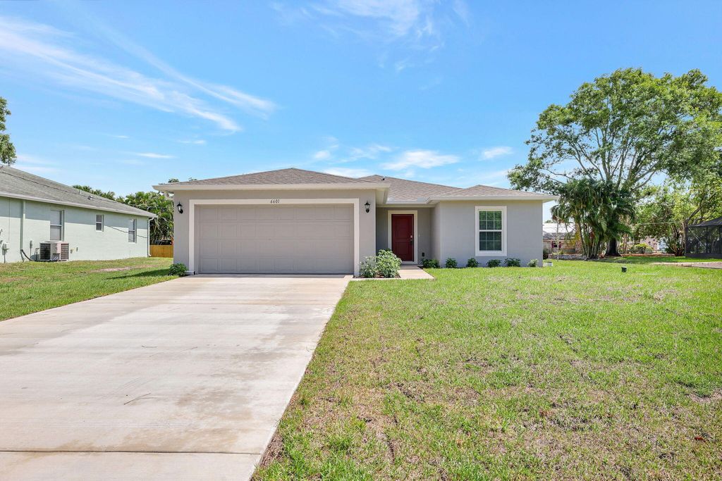 Photo of 6601 Deland Avenue, Fort Pierce, FL 34951 (MLS # R10982088)