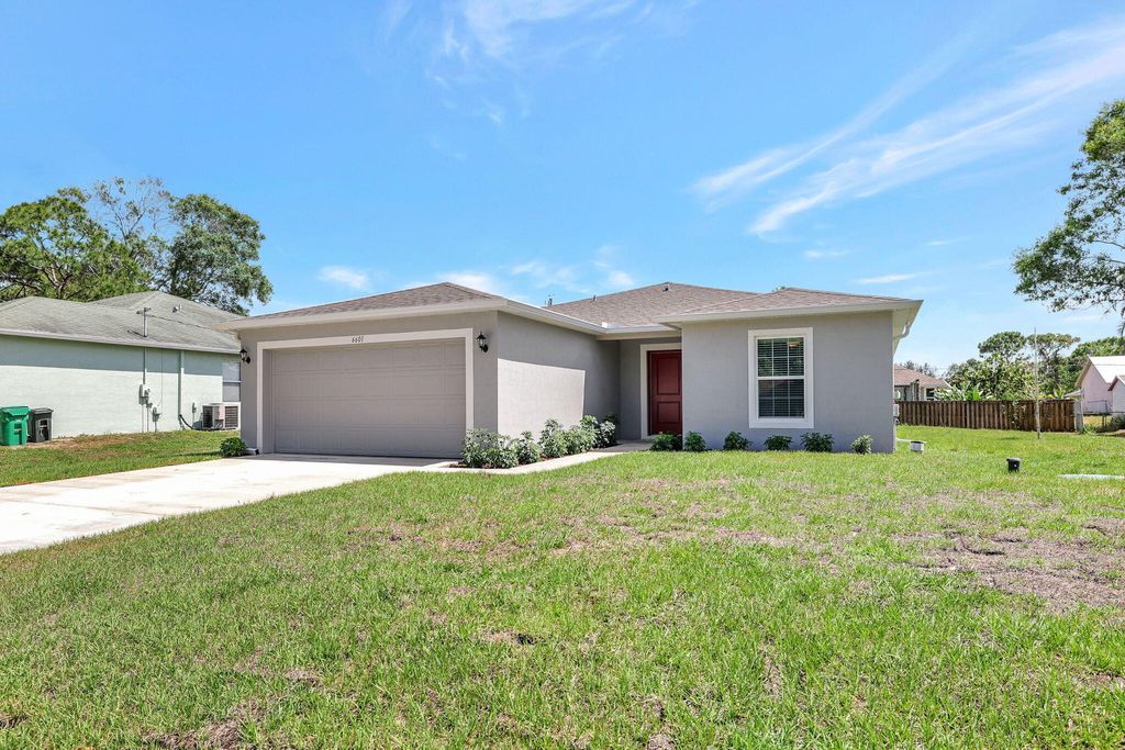Photo of 6601 Deland Avenue, Fort Pierce, FL 34951 (MLS # R10982088)