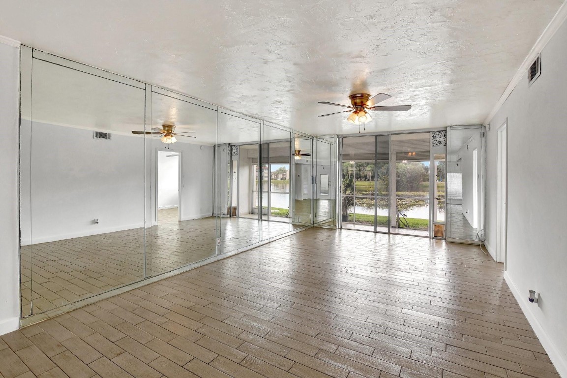 HOLLYBROOK GOLF & TENNIS - Residential