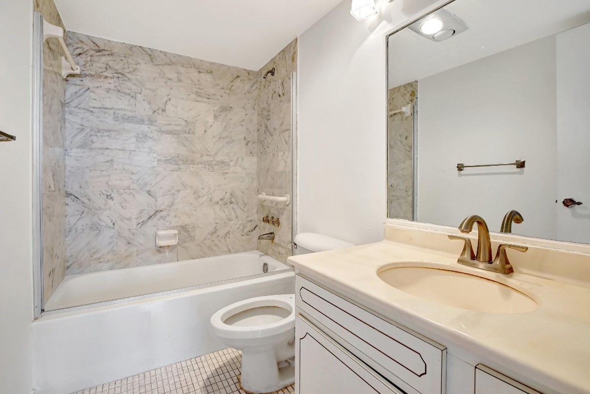 HOLLYBROOK GOLF & TENNIS - Residential