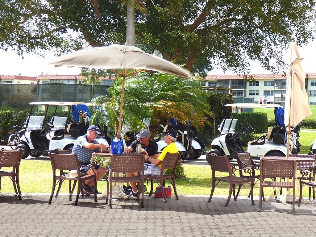 HOLLYBROOK GOLF & TENNIS - Residential