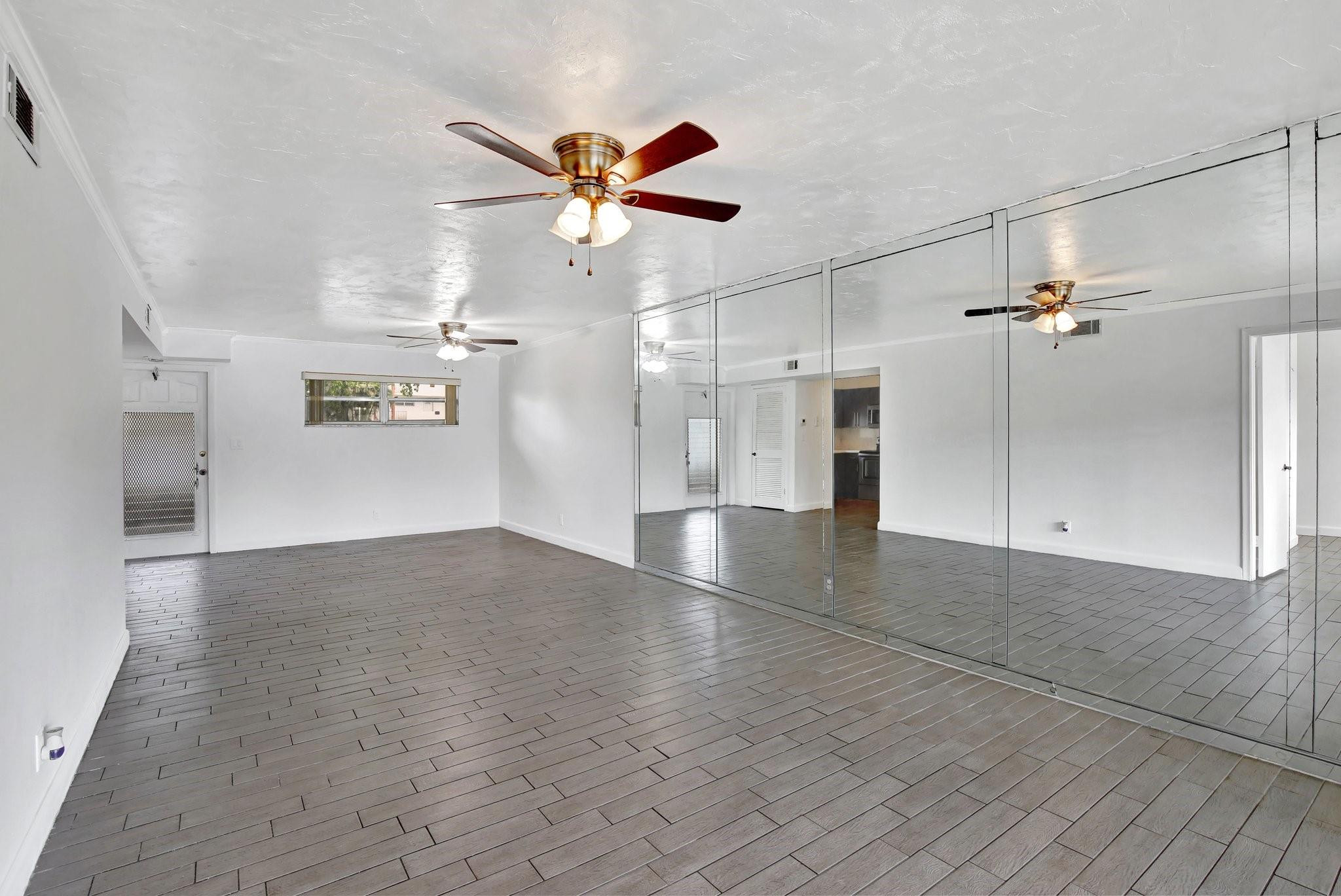 HOLLYBROOK GOLF & TENNIS - Residential