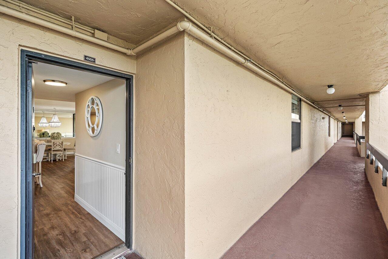 2255 LINDELL Boulevard 4505