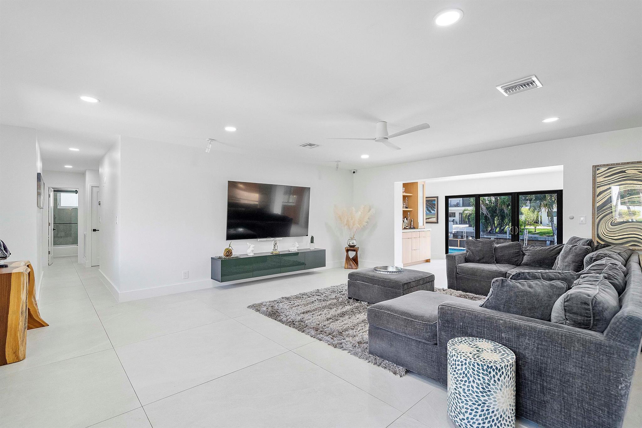 TROPIC ISLE - Residential