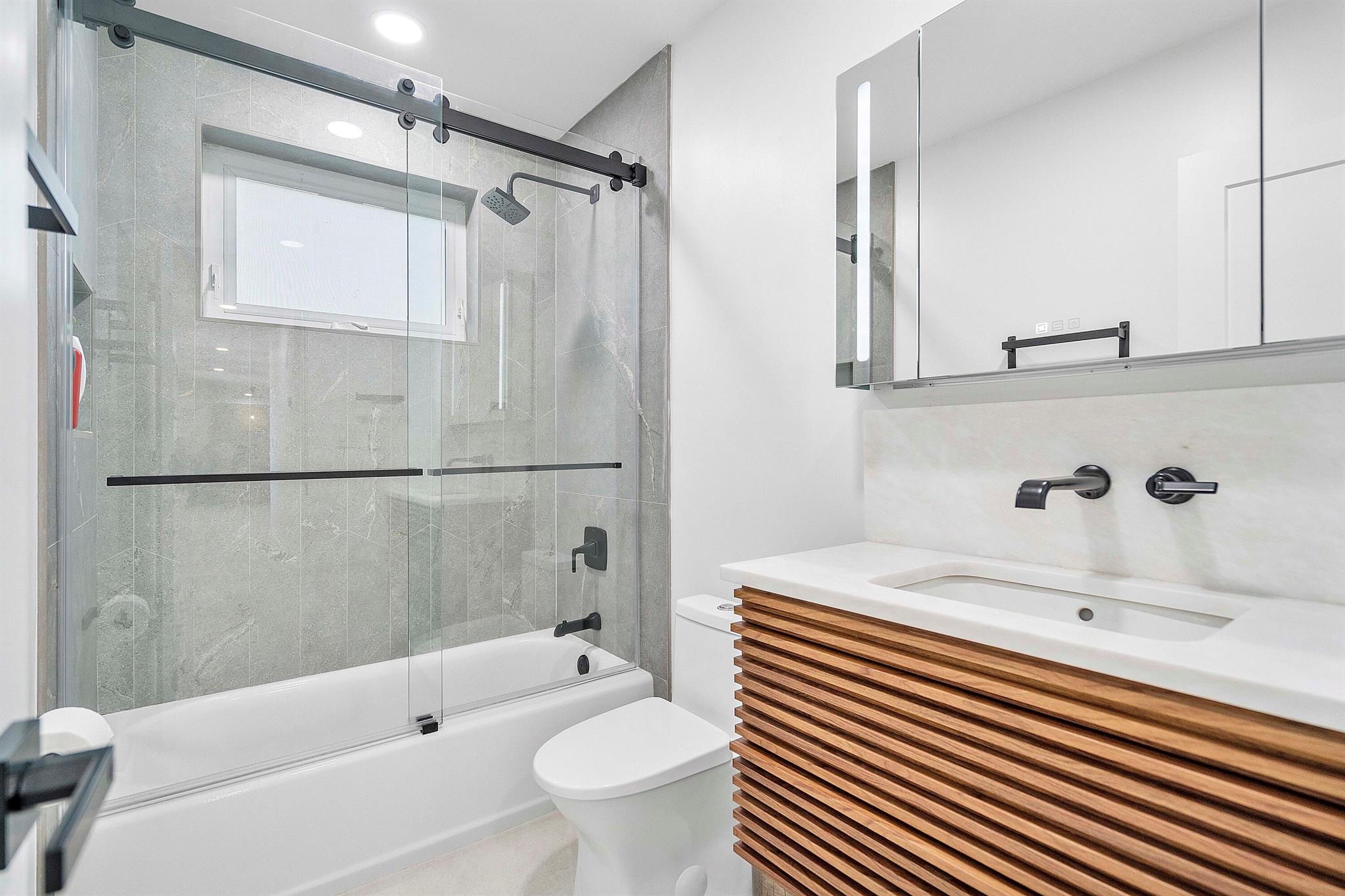 TROPIC ISLE - Residential