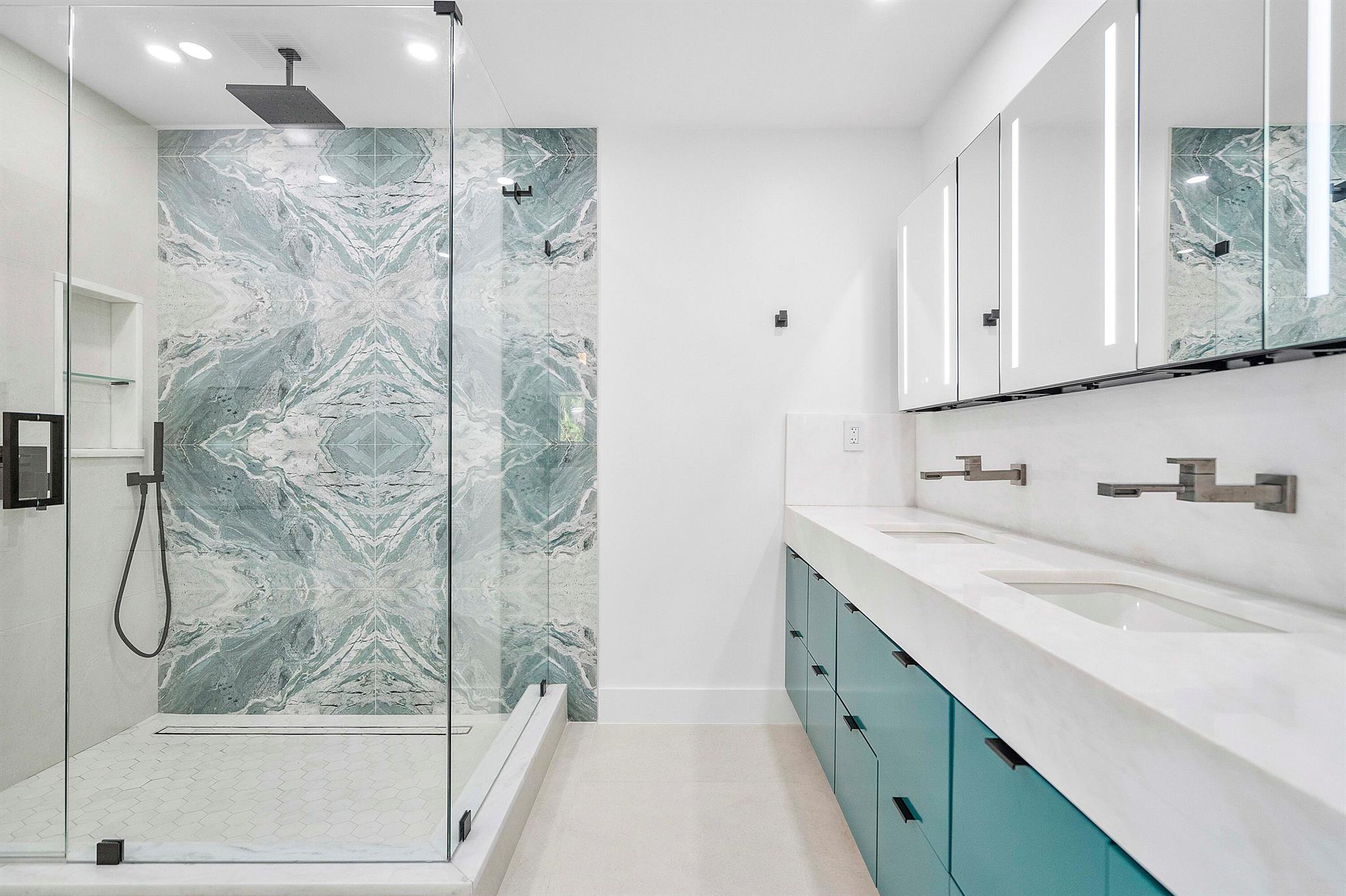 TROPIC ISLE - Residential