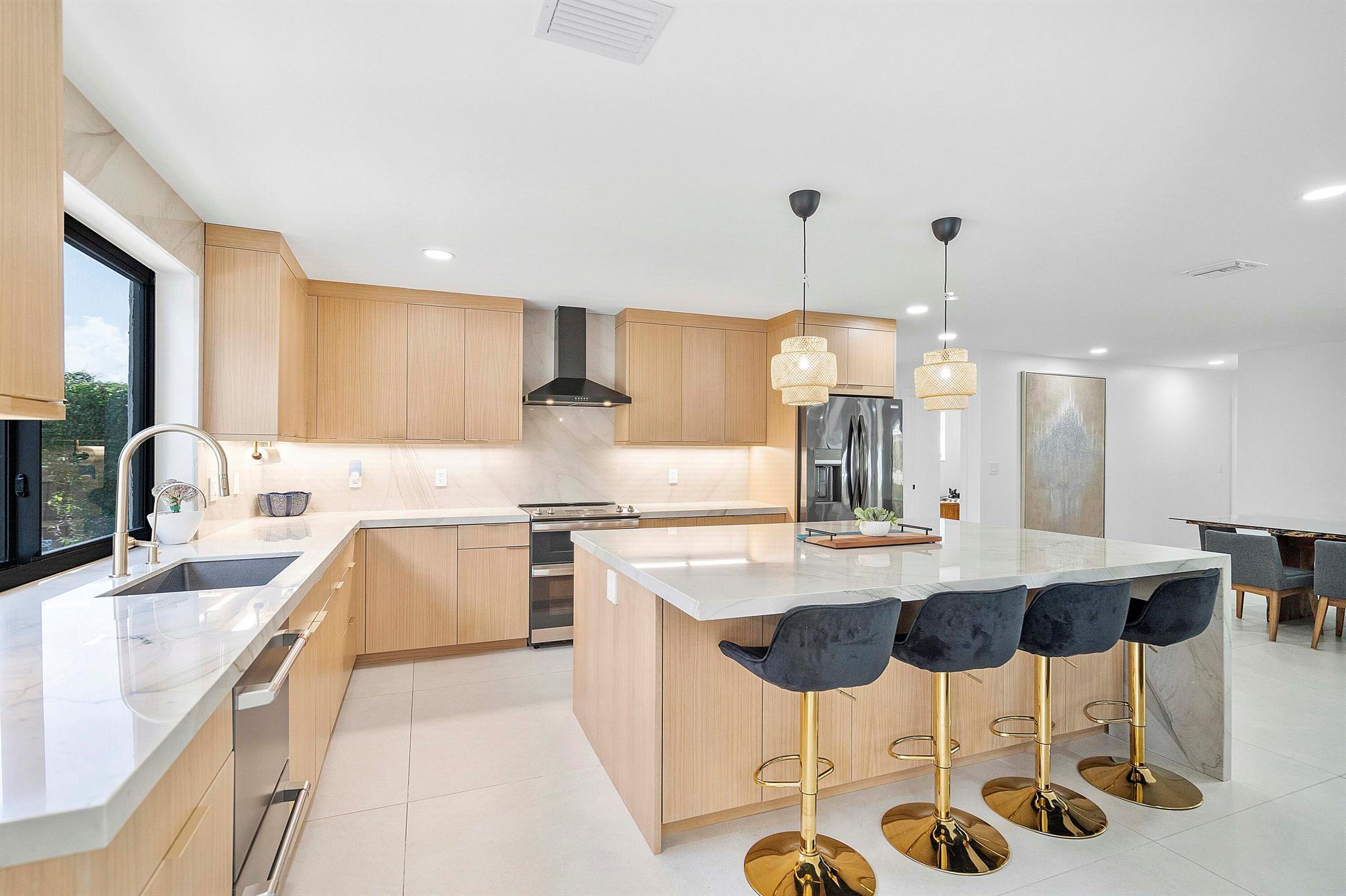 TROPIC ISLE - Residential