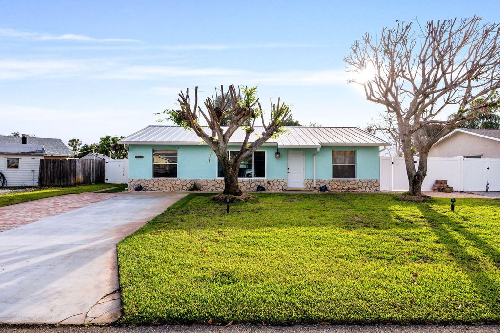 Photo of 8675 SE Keathley Ct, Hobe Sound, FL 33455 (MLS # B26014251)