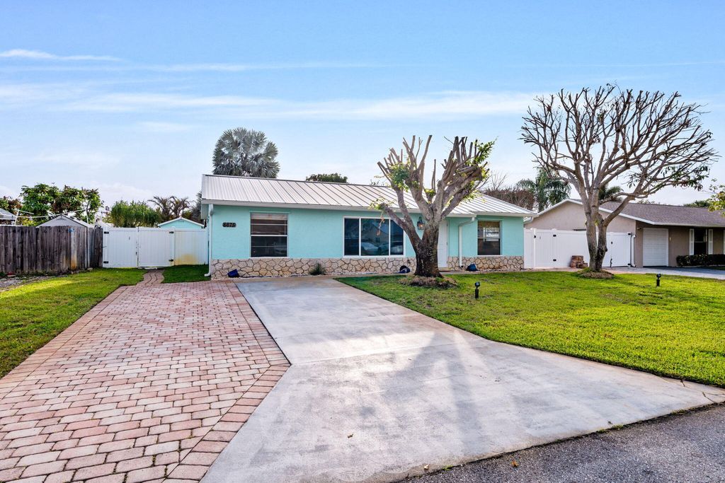 Photo of 8675 SE Keathley Ct, Hobe Sound, FL 33455 (MLS # B26014251)