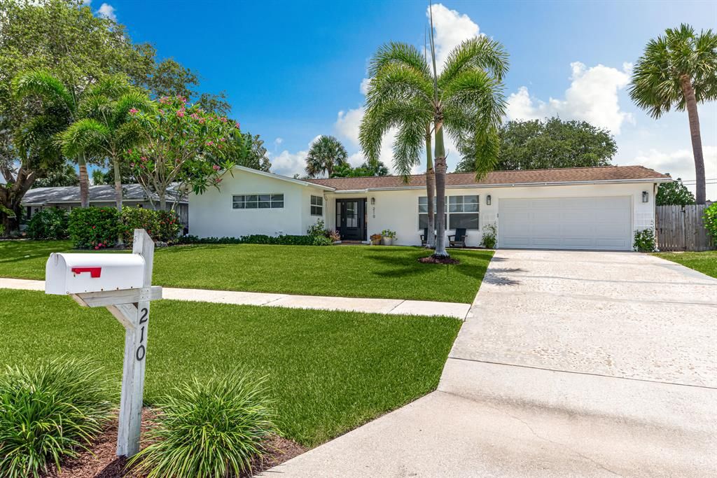 Photo of 210 Circle East, Jupiter, FL 33458 (MLS # R10720786)