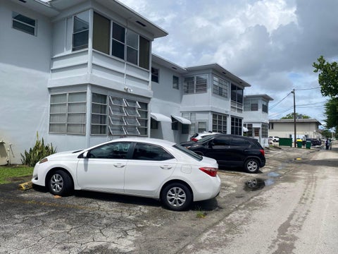 Tiny photo for 5112 HOLLYWOOD Boulevard #25, Hollywood, FL 33021 (MLS # B26070616)