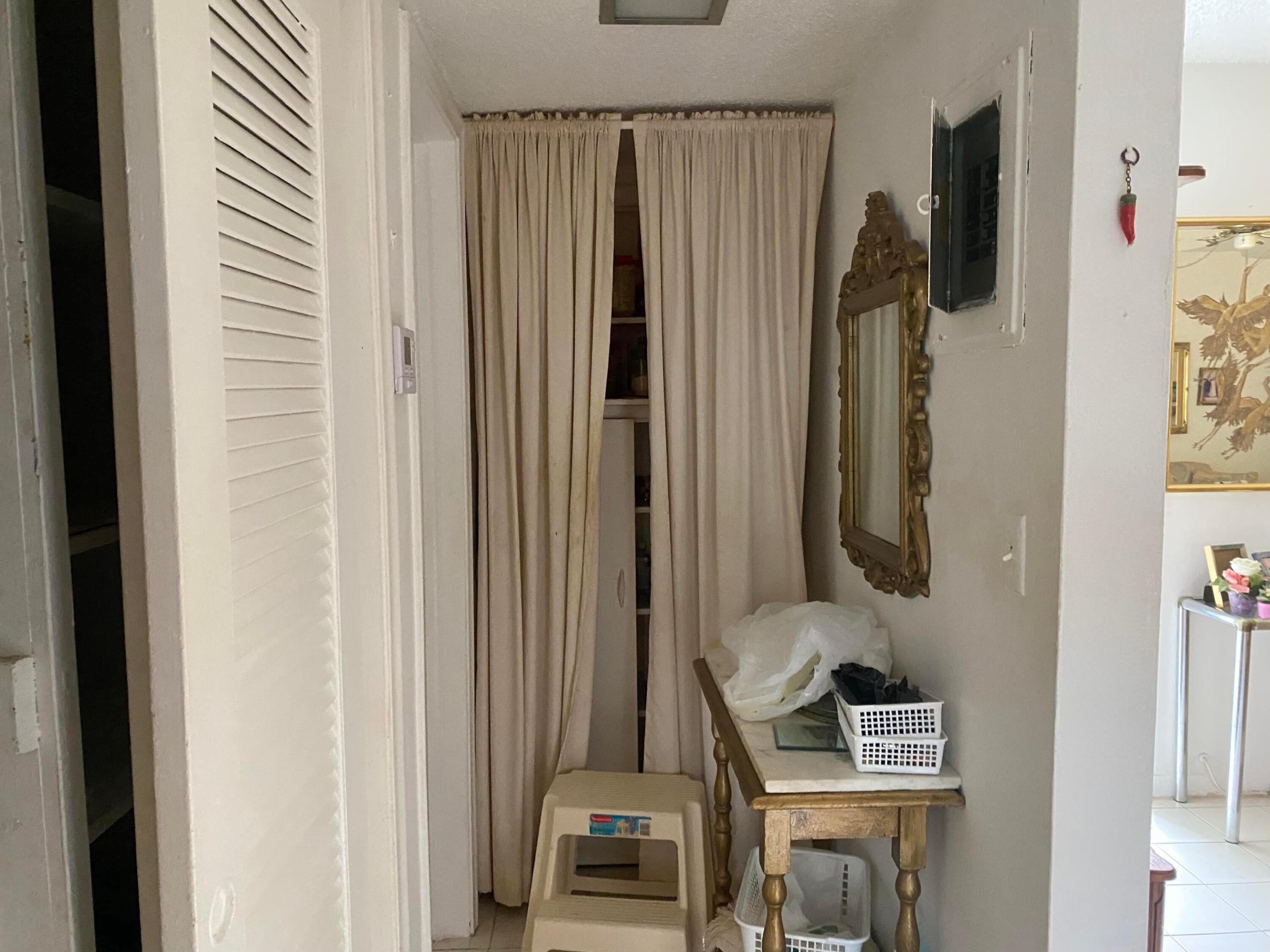 5112 HOLLYWOOD Boulevard 25