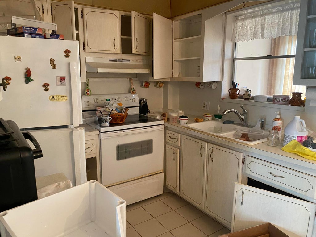 Photo of 5112 HOLLYWOOD Boulevard #25, Hollywood, FL 33021 (MLS # B26070616)