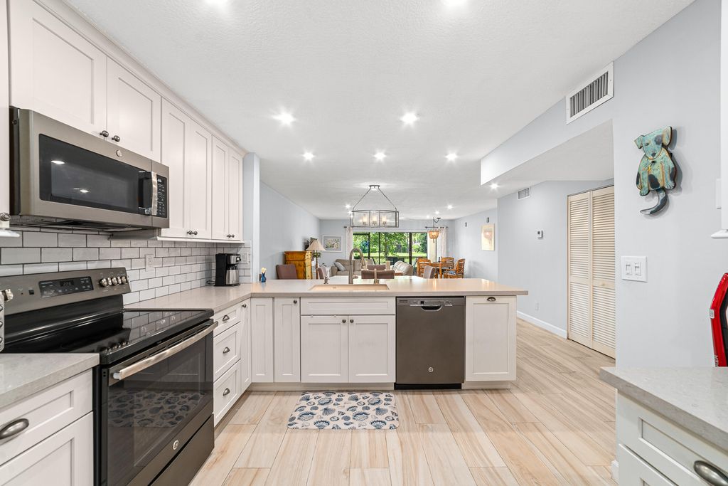 Photo of 12871 Briarlake Drive Dr #104, Palm Beach Gardens, FL 33418 (MLS # R10814284)