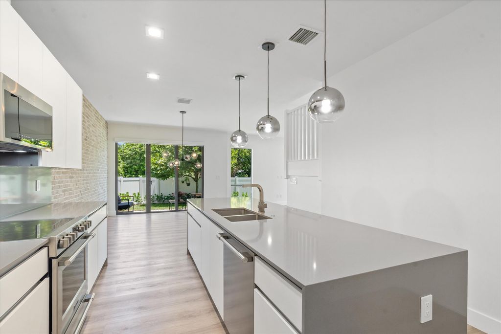 Photo of 341 SW 16th Court, Fort Lauderdale, FL 33315 (MLS # B26026089)