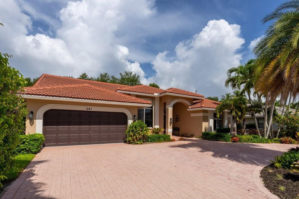 Photo of 541 NW 110th Avenue, Plantation, FL 33324 (MLS # F10515138)