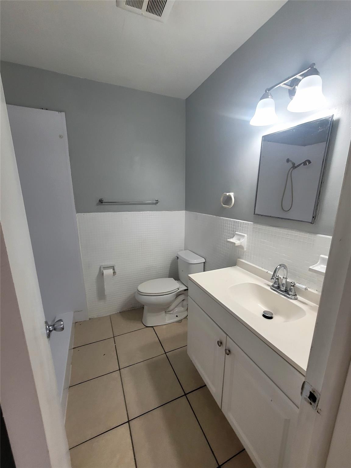 SUNSHINE VILLAS FIRST ADD - Residential Lease