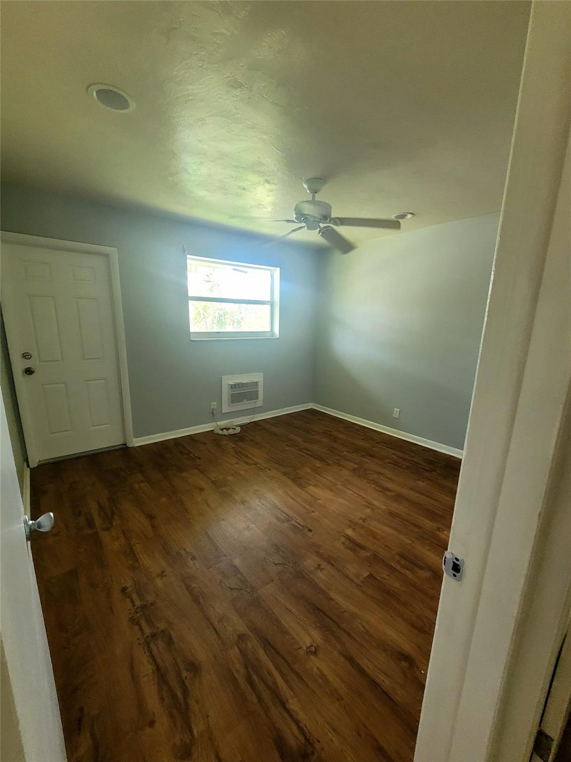 SUNSHINE VILLAS FIRST ADD - Residential Lease