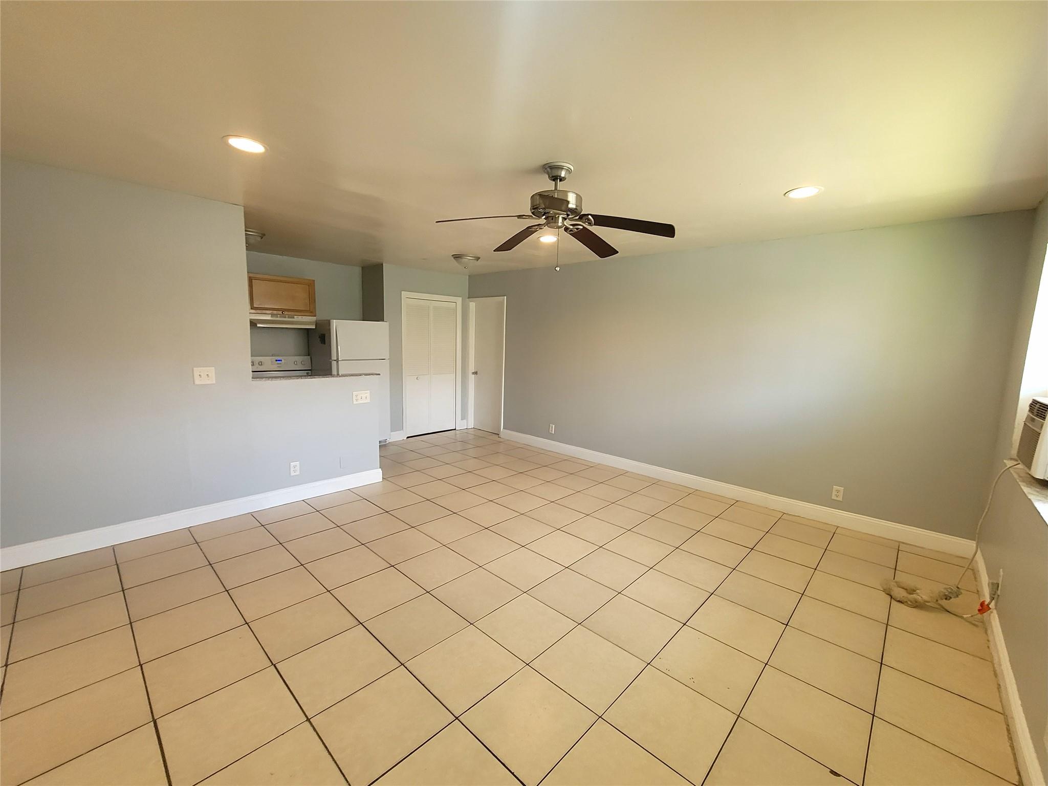 SUNSHINE VILLAS FIRST ADD - Residential Lease
