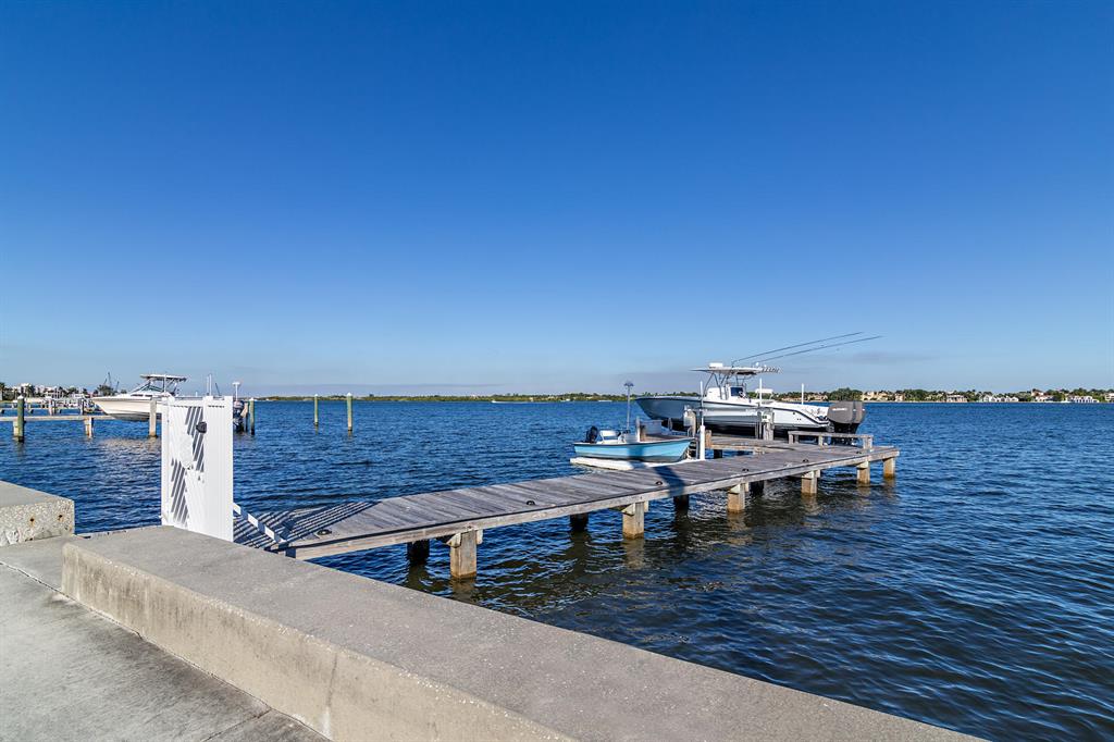 VEST POCKET LAKE WORTH FARMS IN - Residential