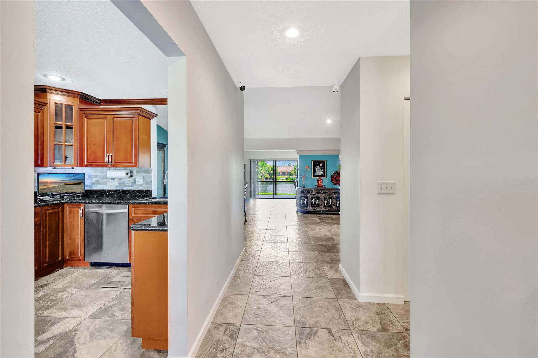 10126 NW 71st St, Tamarac, FL, 33321/$464,900 2 10126 NW 71st St