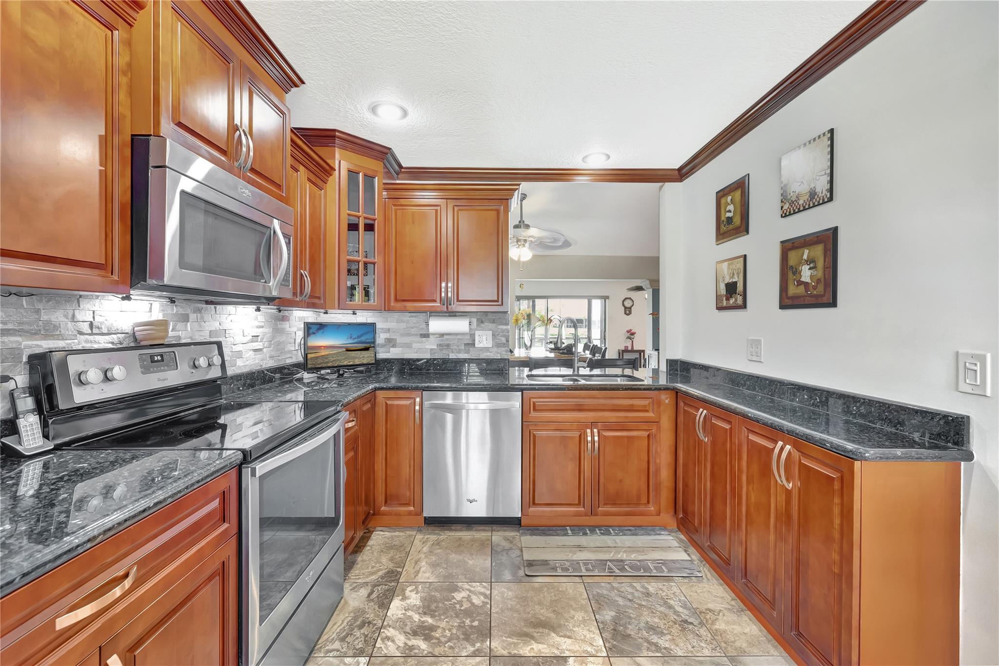 10126 NW 71st St, Tamarac, FL, 33321/$464,900 3 10126 NW 71st St