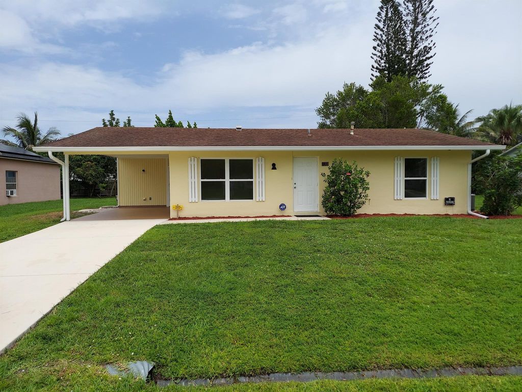 Photo of 139 NW Doreen Street, Port St Lucie, FL 34983 (MLS # R10906018)