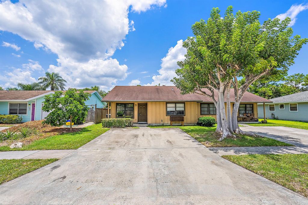 Photo of 9055 E Highland Pines Drive, Palm Beach Gardens, FL 33418 (MLS # R10898258)