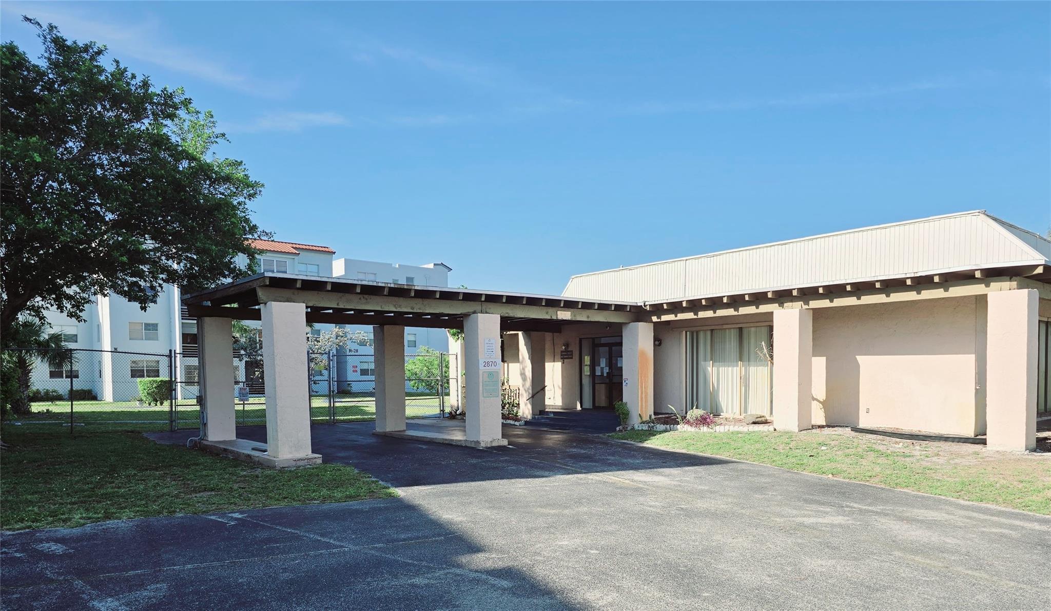 2860 Somerset Dr 317K