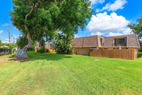 853 Springdale Circle Palm Springs FL 33461