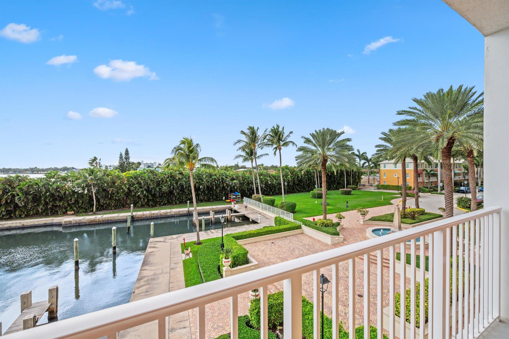 MOORINGS - Residential Lease