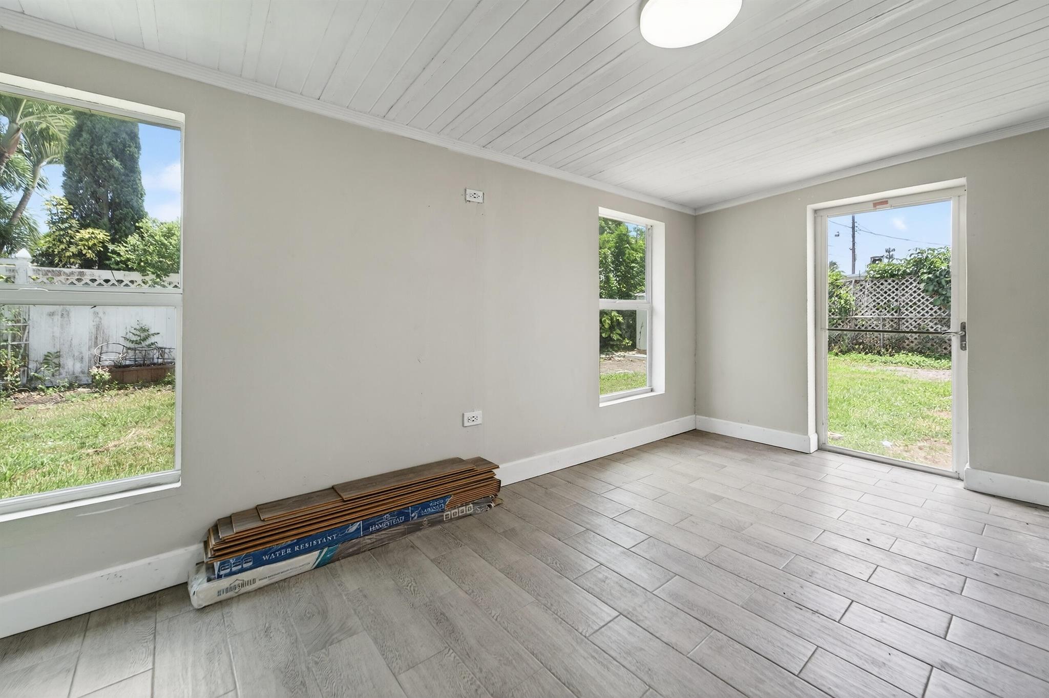 4364 N Mary Circle, Palm Beach Gardens, FL, 33410/$459,900 4 4364 N Mary Circle