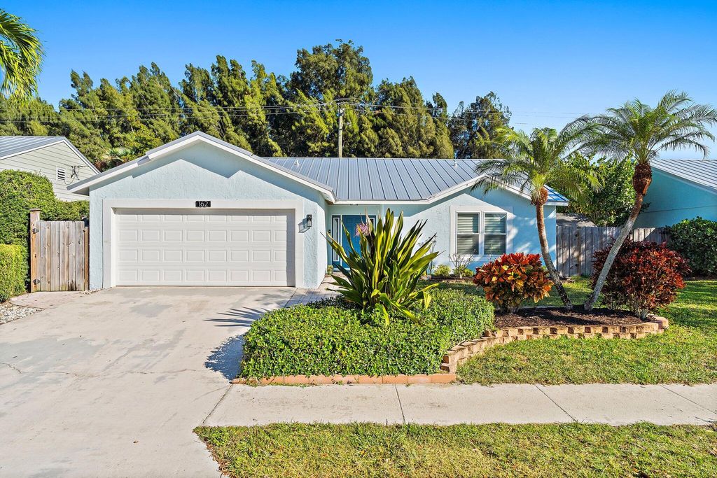 Photo of 162 Greentree Circle, Jupiter, FL 33458 (MLS # R11150517)