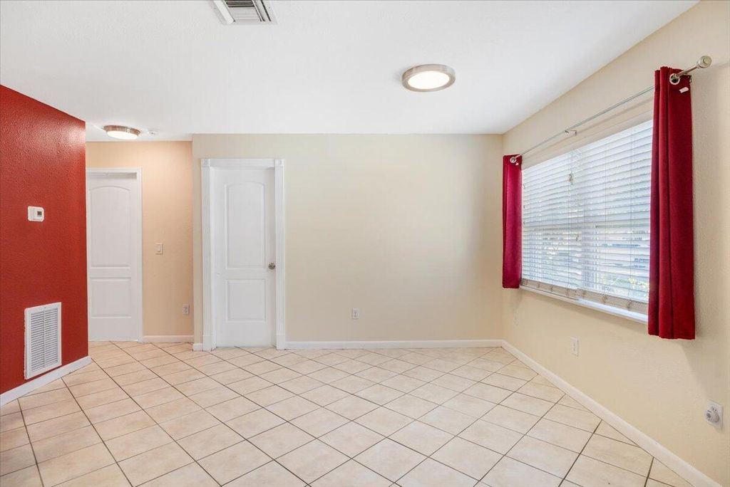 Photo of 946 35th Avenue, Vero Beach, FL 32960 (MLS # R11160608)