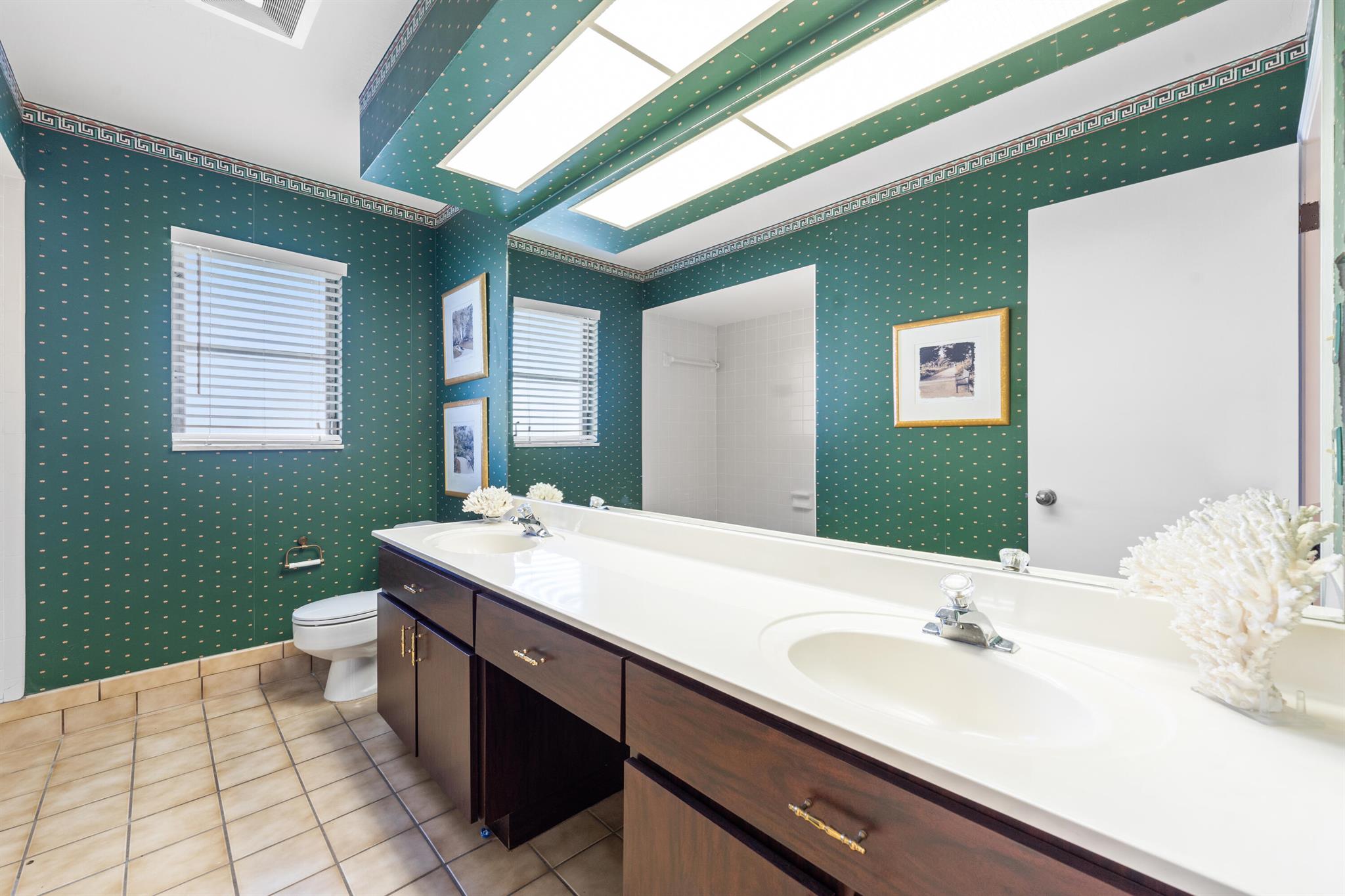 YACHT CLUB ADDITION TO VI - Residential Lease