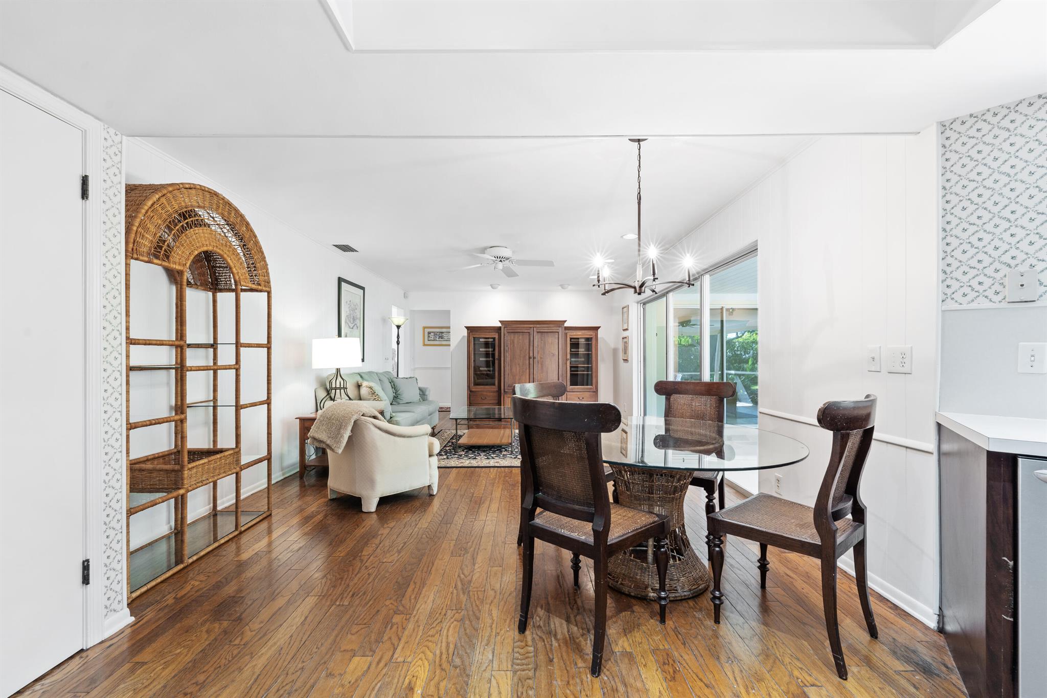 YACHT CLUB ADDITION TO VI - Residential Lease