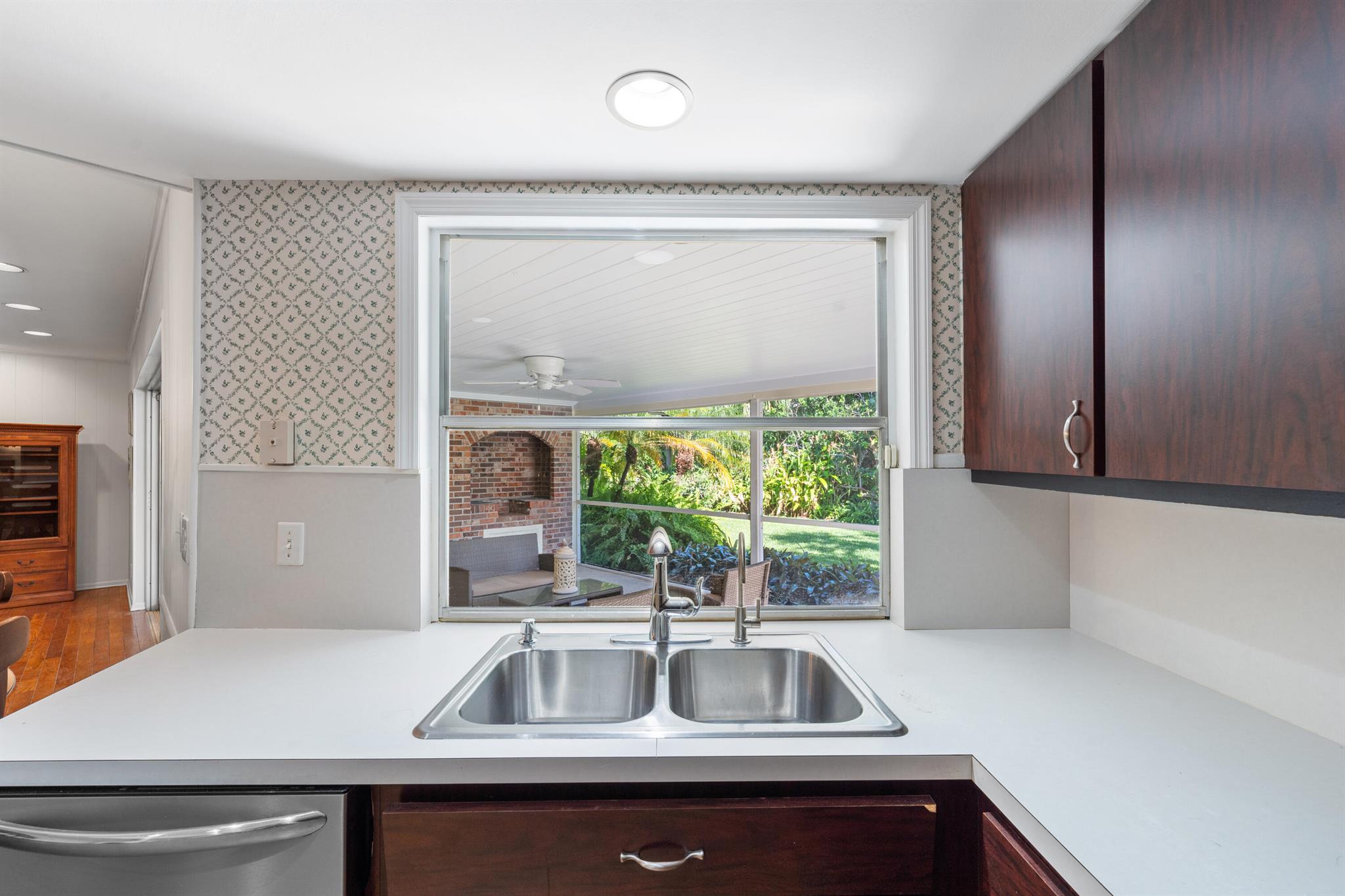 YACHT CLUB ADDITION TO VI - Residential Lease