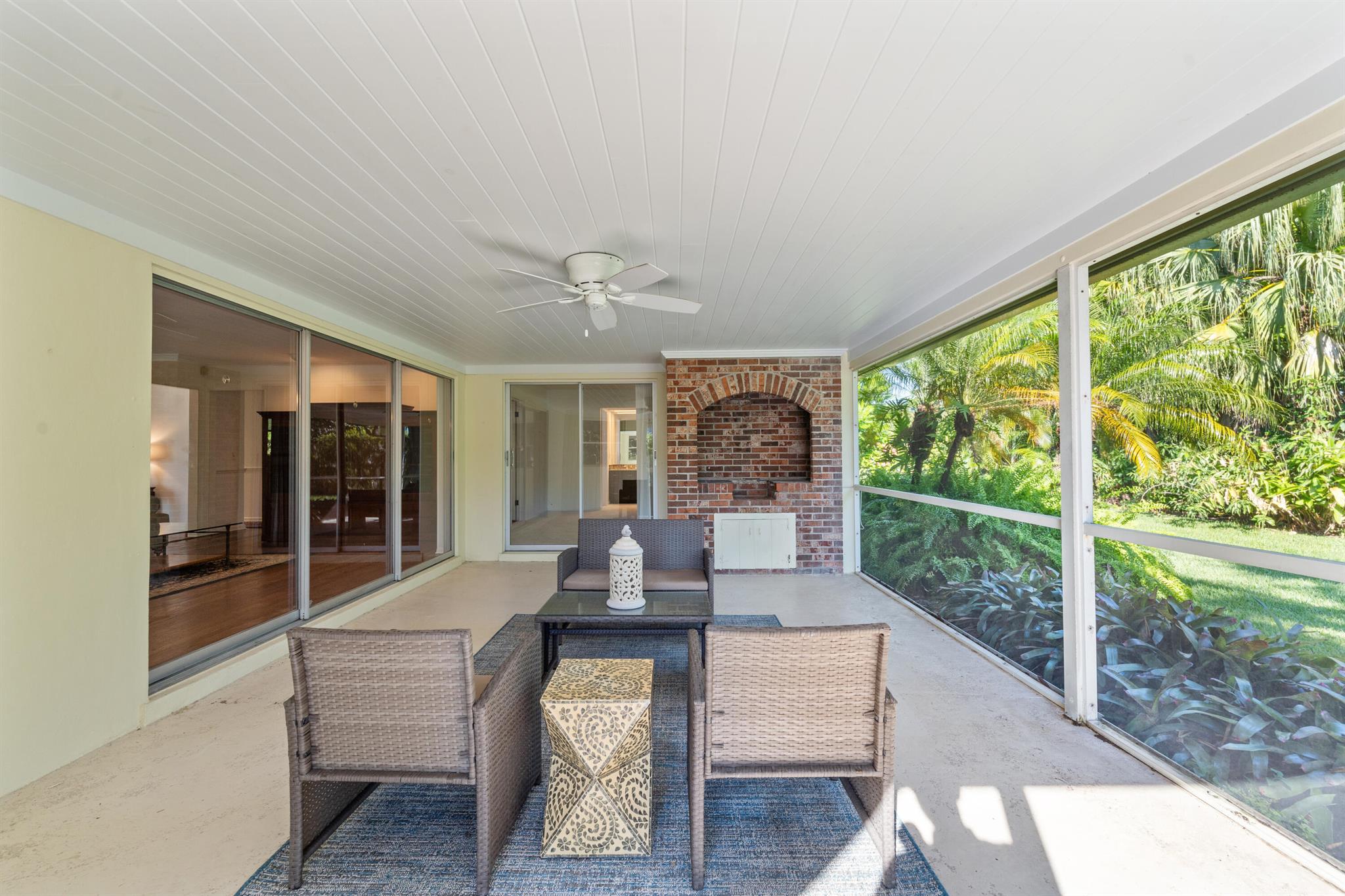 YACHT CLUB ADDITION TO VI - Residential Lease