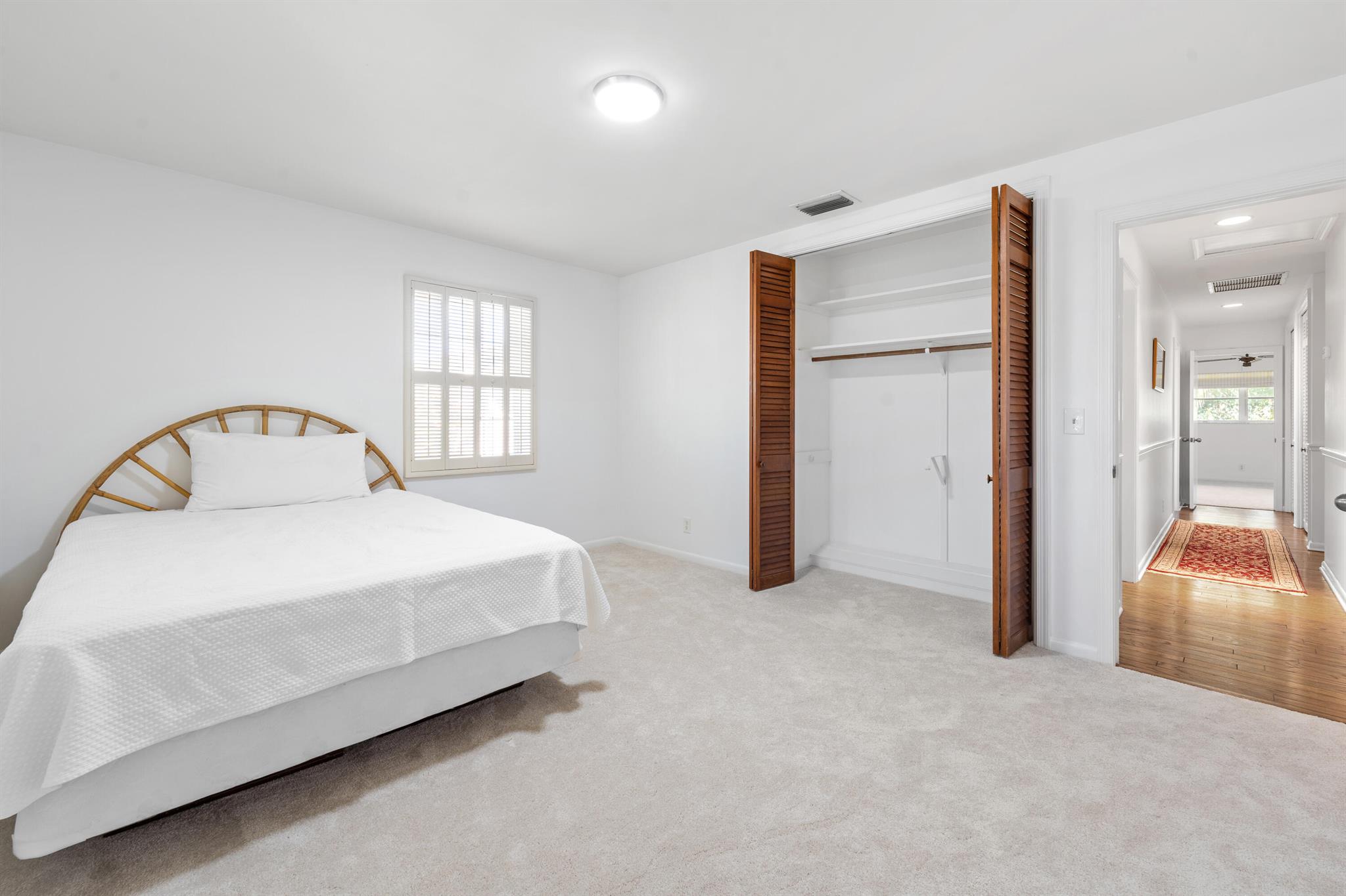 YACHT CLUB ADDITION TO VI - Residential Lease