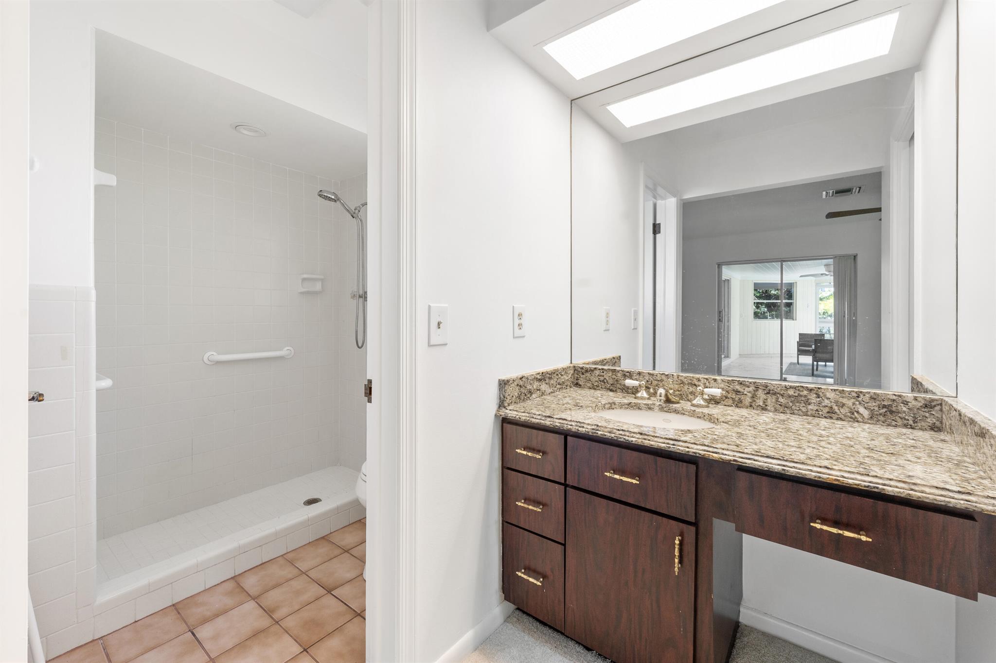 YACHT CLUB ADDITION TO VI - Residential Lease